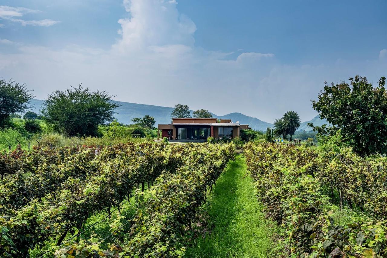 Saffronstays Rose Vineyard By The Lake, Nászik Kültér fotó